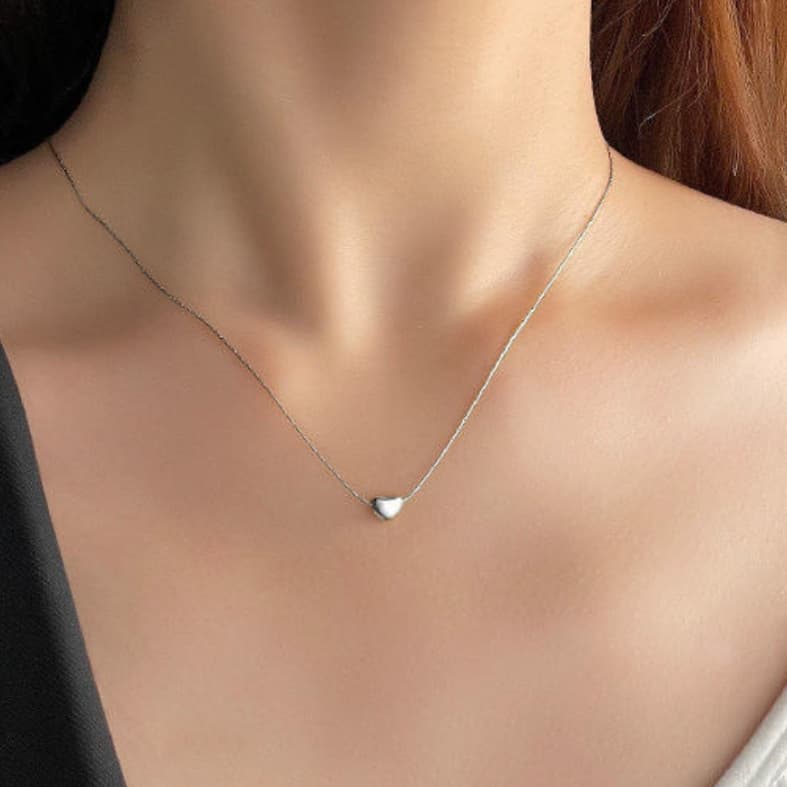 Colar Feminino Delicado Minimalista Coração Dourado ou Prateado Com Caixa para Presente
