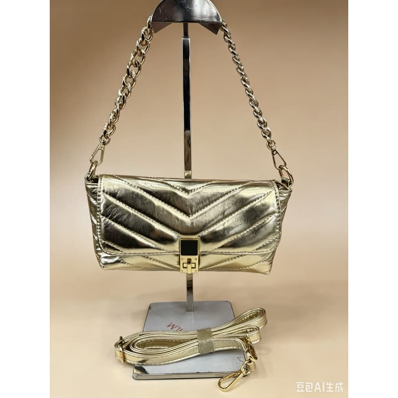 Bolsa feminina pequena com corrente ideal para balada e eventos acompanha alça de corrente (cabe celular)