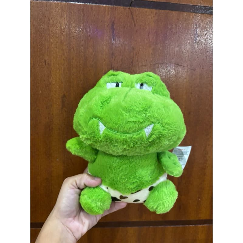 Pelúcia bebê jacare de fralda super fofinho decoração