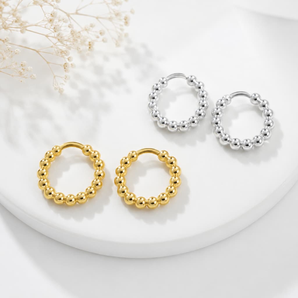 Brinco Argola Bolinhas Banhado Ouro 18K e Prata 925 | Pequeno Delicado 0,7cm