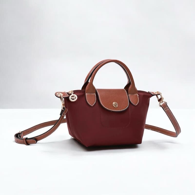 Bolsa Tote Feminina em Nylon com Alça Removível e Detalhes em Couro - Ref 260112