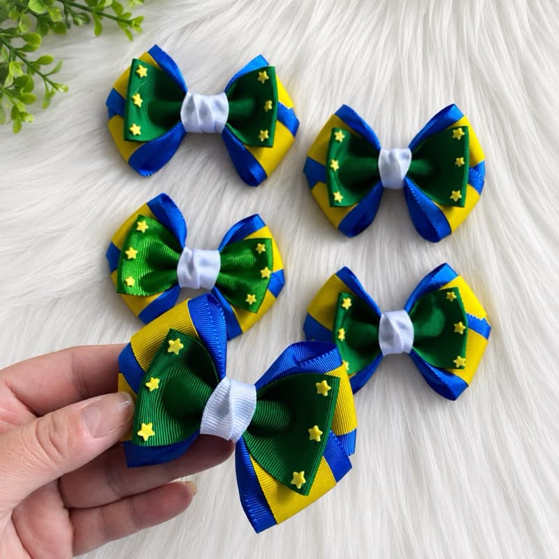 Laço Infantil Brasil 🎀 Verde Amarelo Azul com Estrelas | Presilha Bico de Pato