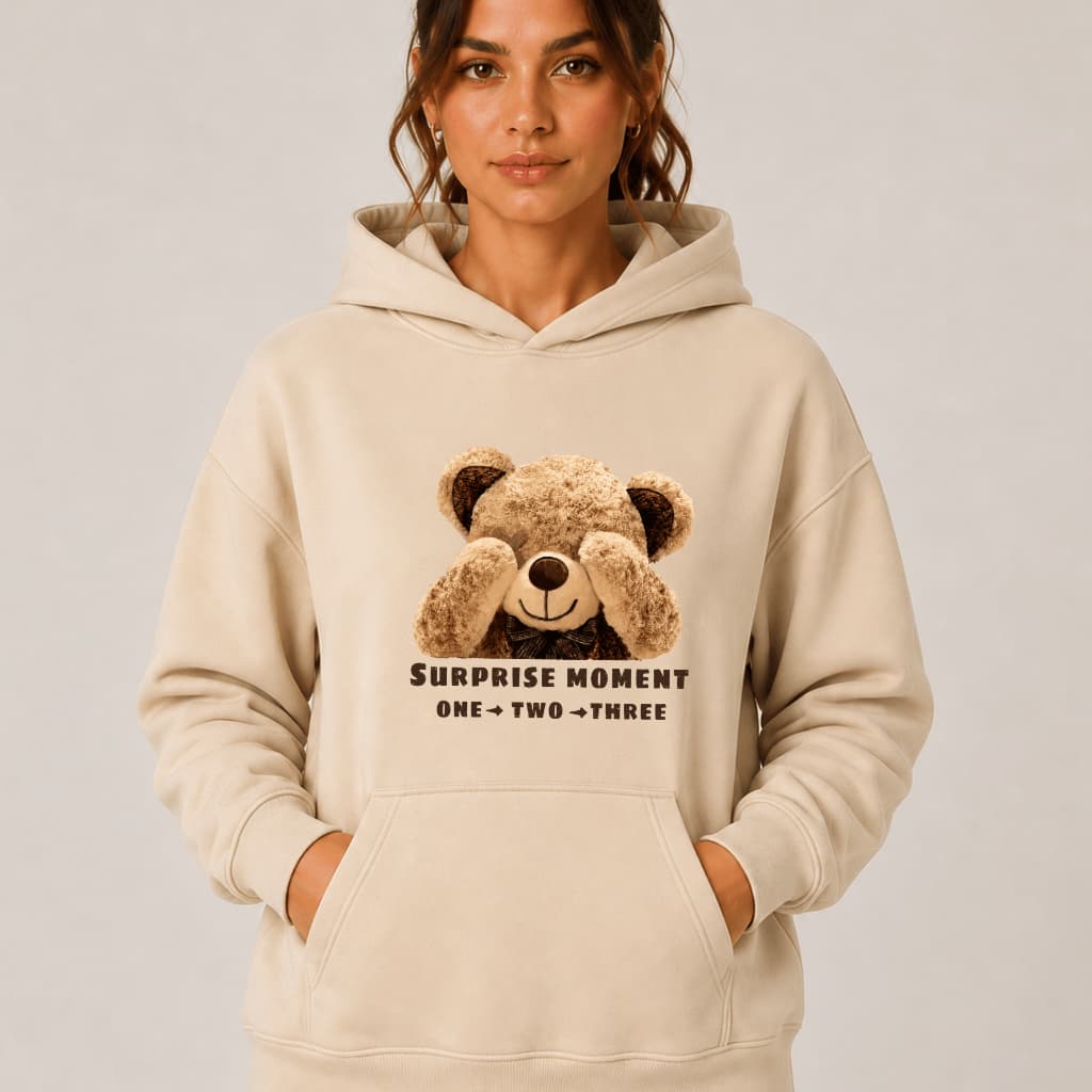 Moletom Feminino Com Capuz e Bolso  Blusa de Frio Estampado Urso Surprise Delicado Inverno Flanelado