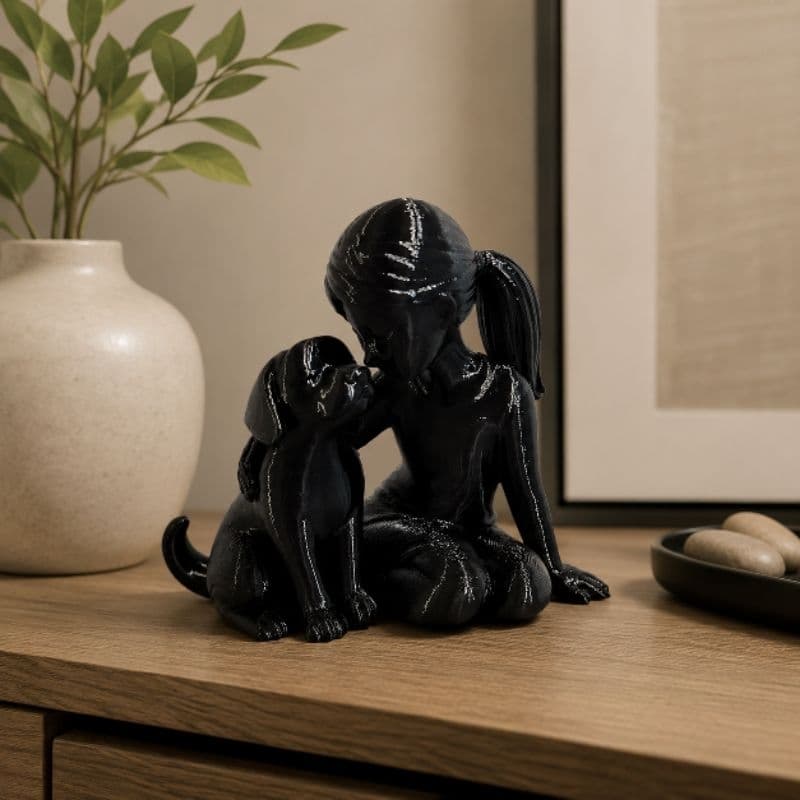 Escultura Decorativa Menina e Cachorro, dona de pet. Mamãe de Pet. Bioplástico. Leve e ideal para presentear