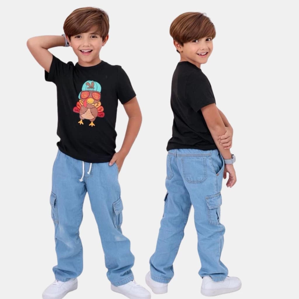 Calça Jeans Cargo Infantil Masculina Wide Leg com Cordão e Bolsos Laterais