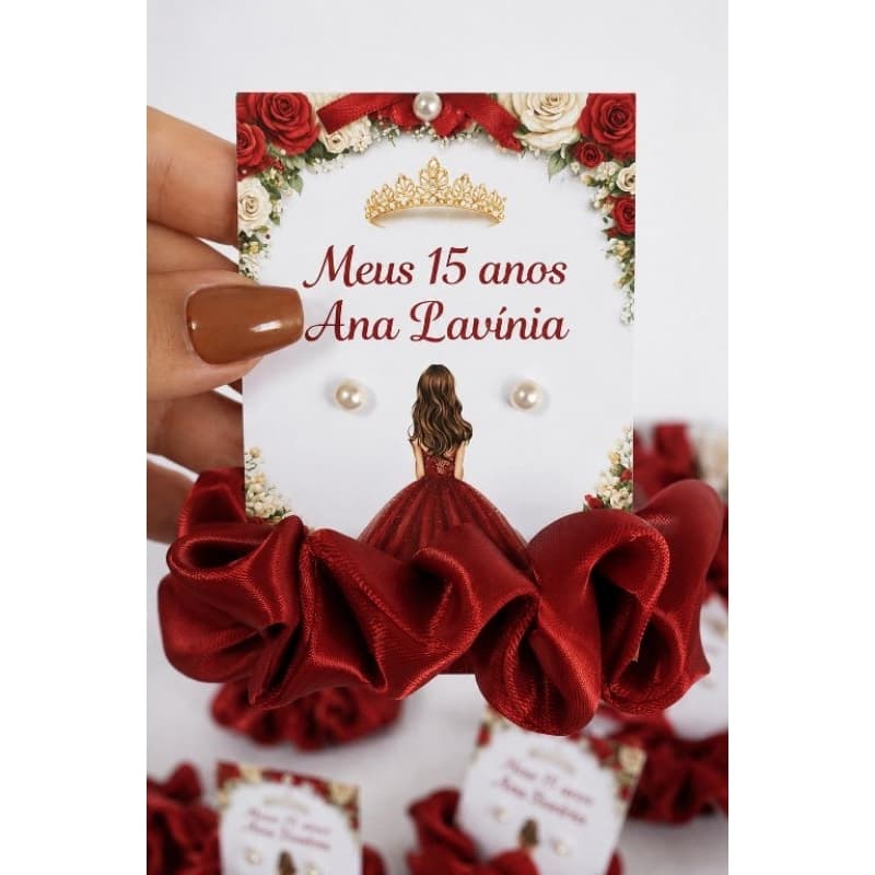 100 Kits Scruchies cetim, Tag Personalizada, Brinco pérola . Lembrancinha aniversário.