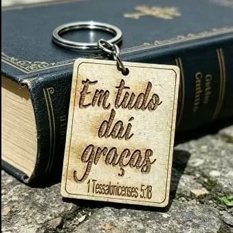 kit bíblico EM TUDO DAI GRAÇAS já vai montado 40 chaveiros por R50,00