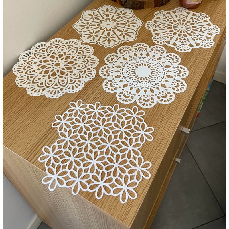 kit com 3 Coleção Elegante de Doilies Renda Jogos Americanos