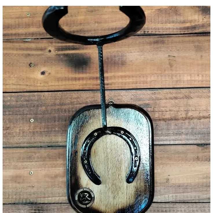 Suporte chapeu madeira rustica e detalhe com ferradura pra 1chapeu ,deixe seu ambiente mais chique ,rustico