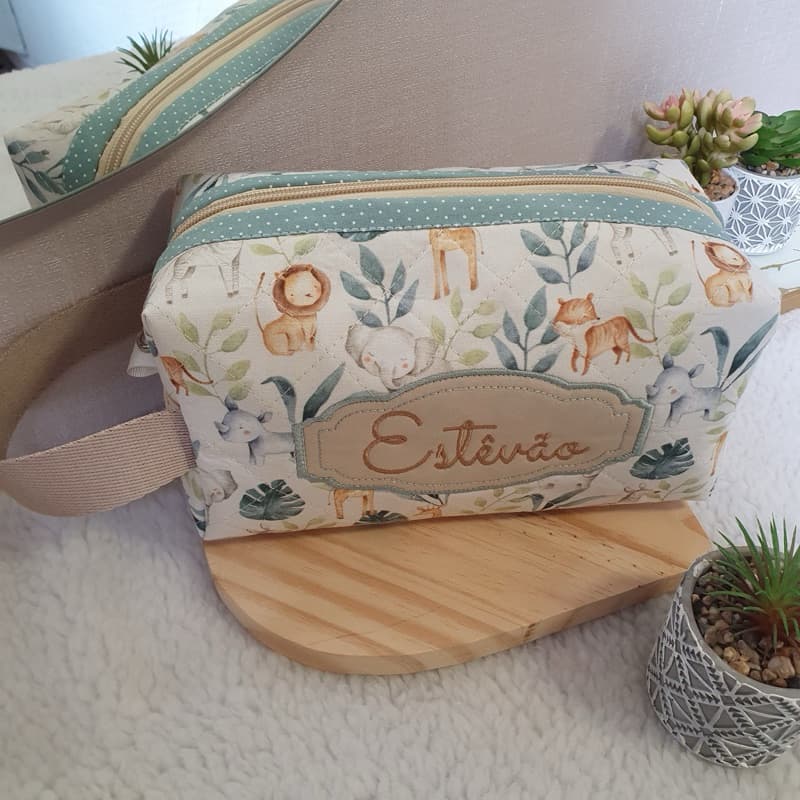 Necessaire Box tamanho médio - escolher tecido, tema e personalização do nome pelo chat