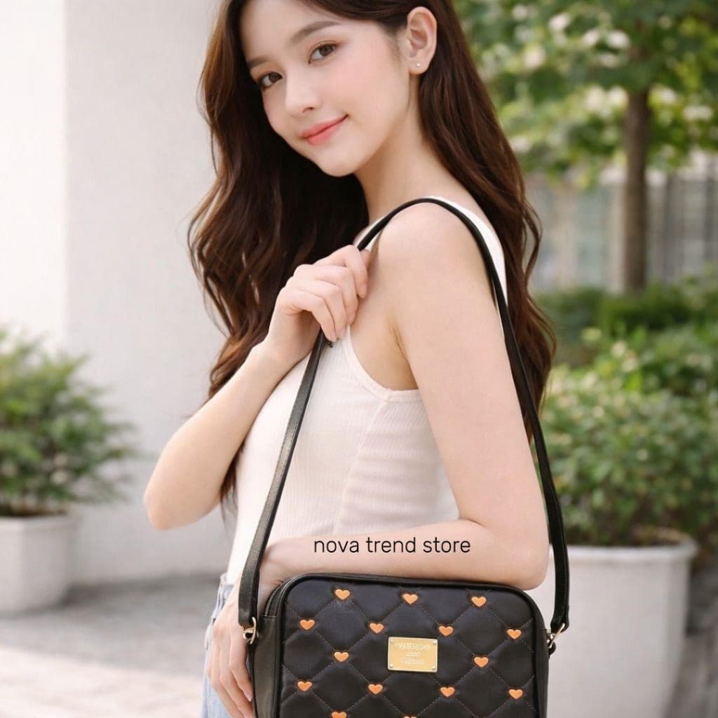 Bolsa Tiracolo Feminina Couro Sintético Acolchoado com Corações – 2 Compartimentos com Zíper