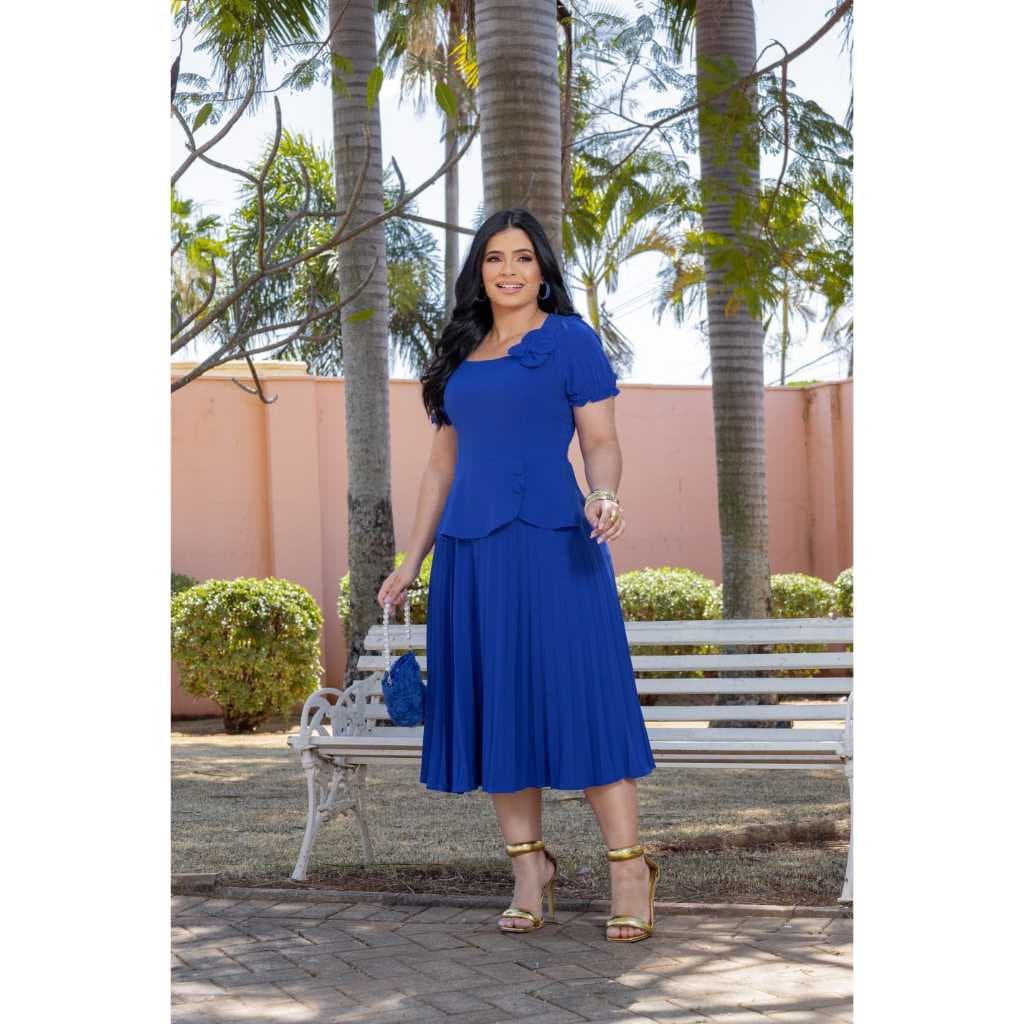 Vestido Midi Plissado com Manga Curta e Cintura Marcada