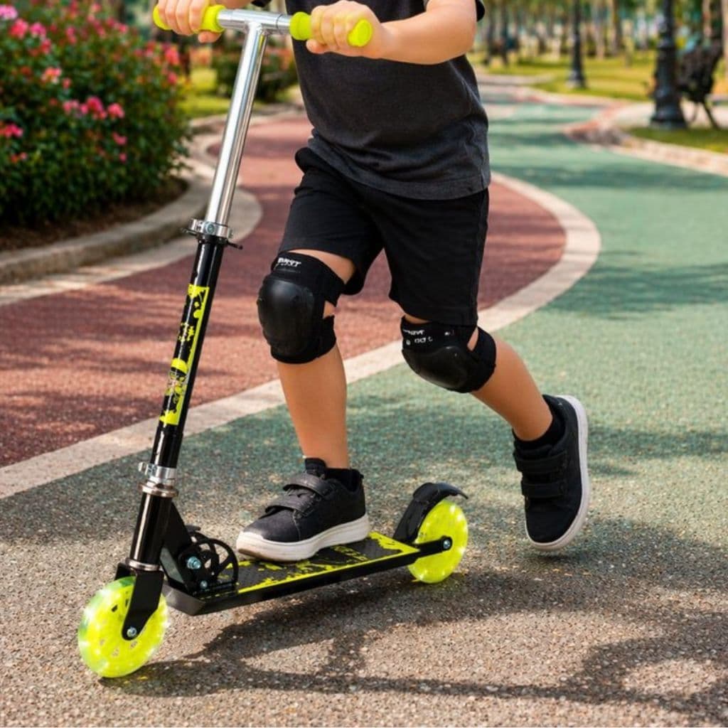 Patinete Infantil Dobrável Ajustável 2 Rodas LED Brilha Antiderrapante Brinquedo Criança Durável