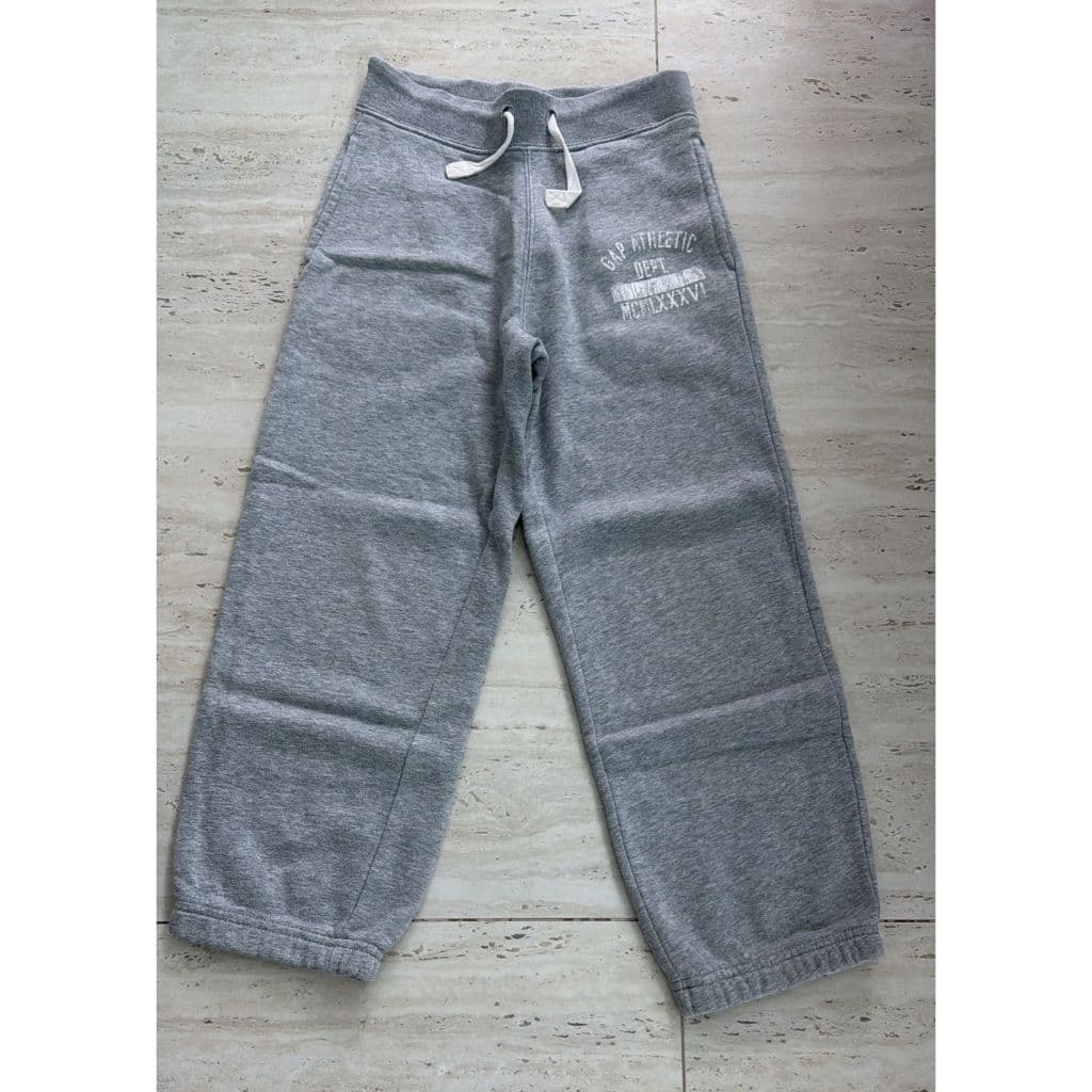Calça moleton peluciado Gap Kids tamanho 6/7 anos semi nova