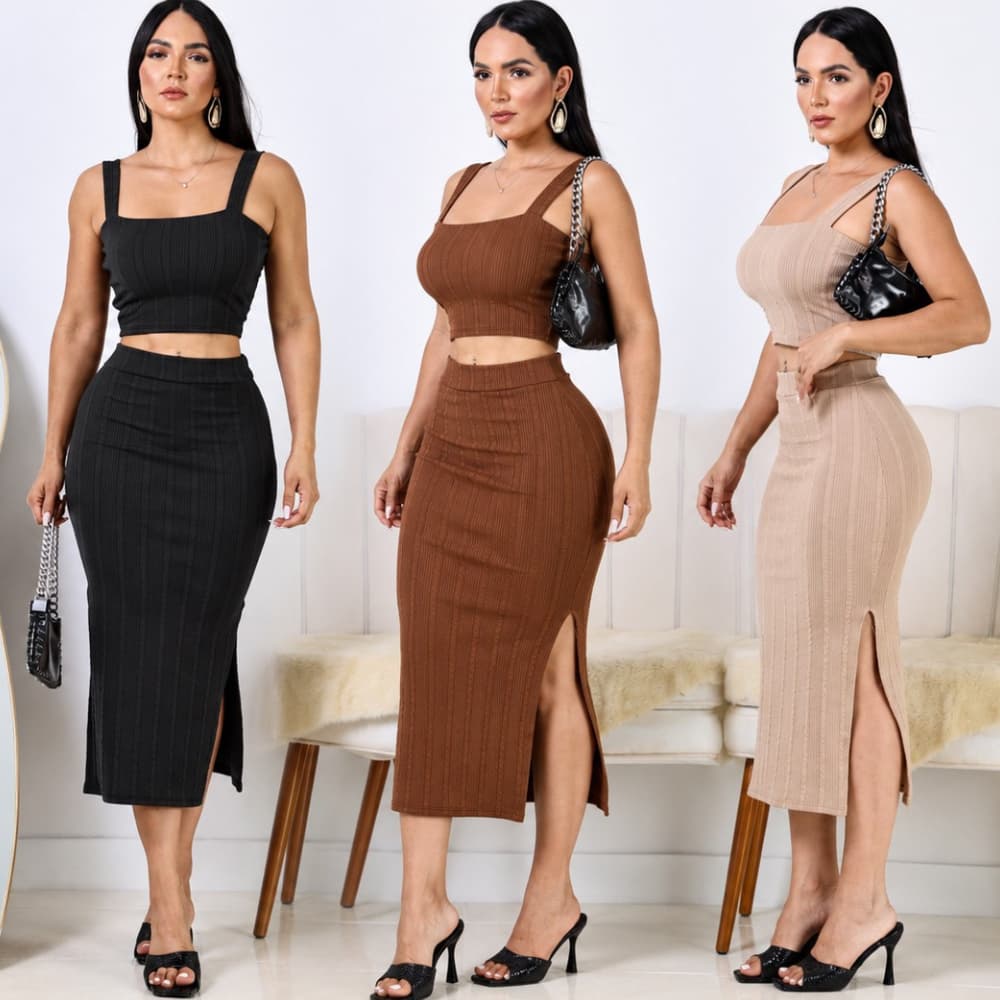 Conjunto Feminino Elegante de 2 Peças em Malha Canelada – Cropped com Alça e Bojo + Saia Midi com Fenda Lateral Dupla Ab