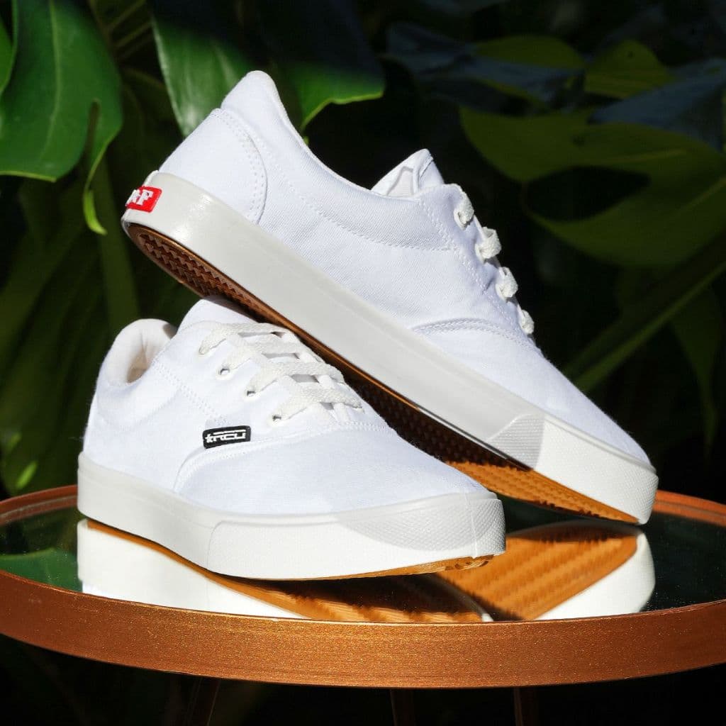 Tênis Feminino Masculino Casual Trabalho Todo Preto e Todo Branco Passeio Skate Bmx