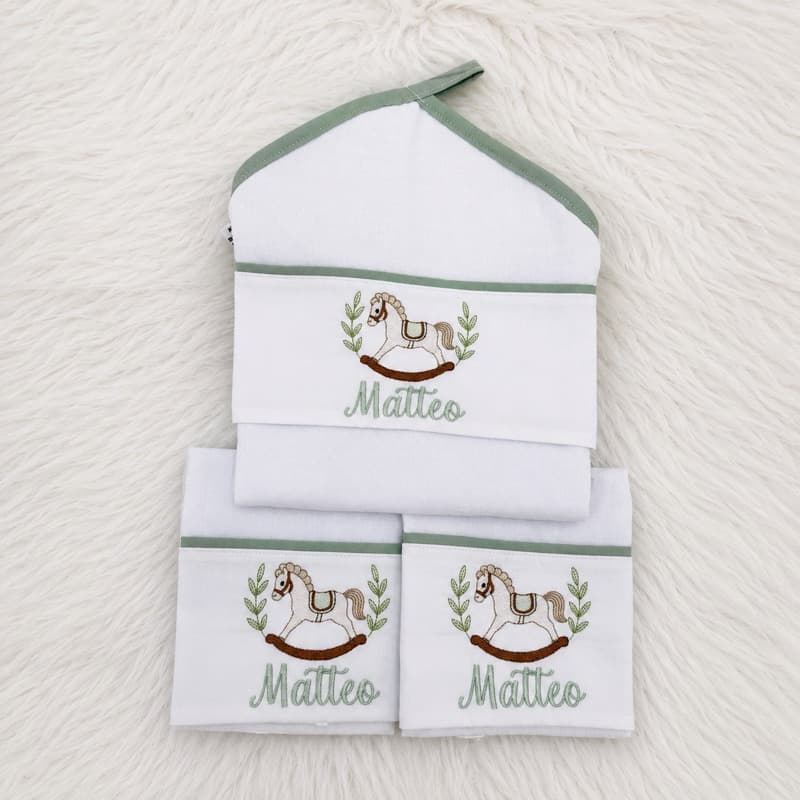 kit para bebês ideal para levar a maternidade contendo 1 toalha fralda + 1 ombro + 1 boca personalizadas nome do bebê