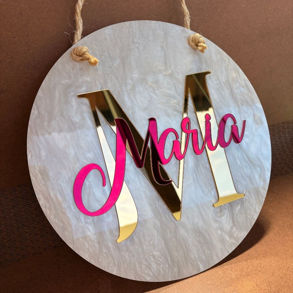 Porta Maternidade Acrílico Personalizado Nome e Letra Inicial do Bebê Decoração Quarto Infantil