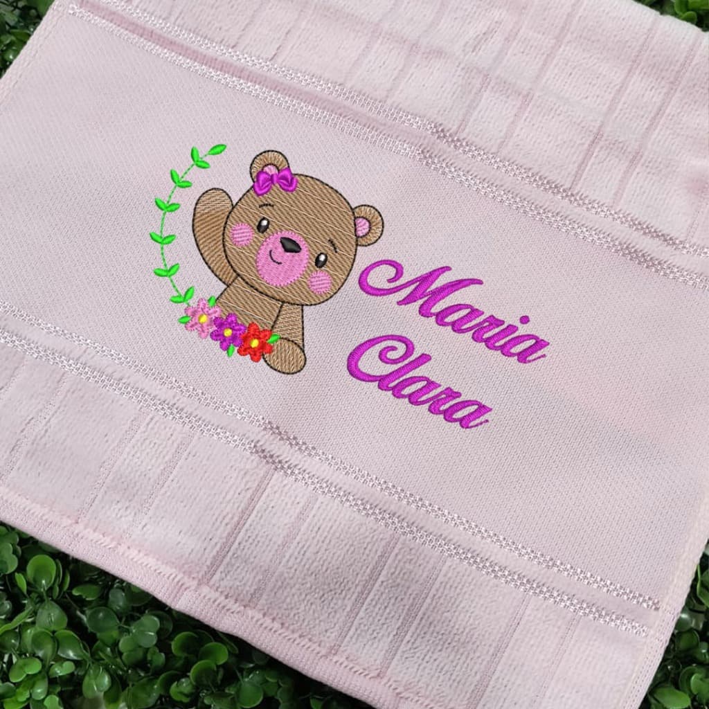 Toalha Toalinha Bordada com ursinho e nome personalizado aniversario batizado lembrança presente especial.