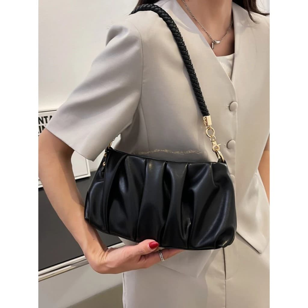Bolsa de mão vintage, bolsa de inverno, bolsa transversal com design moderno em couro PU franzido. Bolsa de mão feminina
