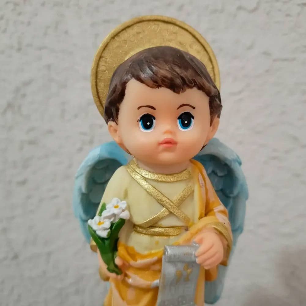 Imagem De São Gabriel Arcanjo Infantil Em Resina 15 Cm Rosto Bebê Baby Arte Sacra Religiosa Estatua