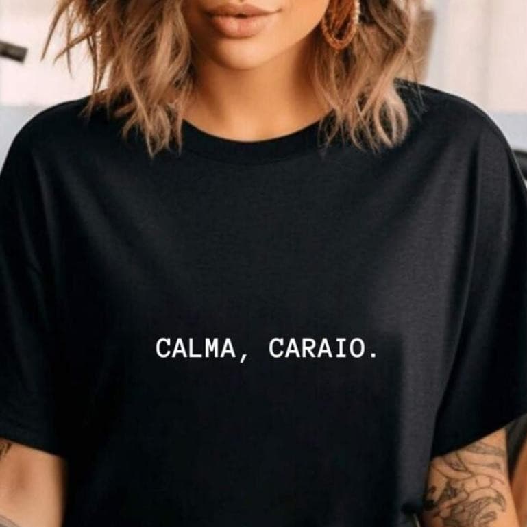 Blusa Básica Feminino T-shirt Estampada Frase Calma, Caraio Camiseta 100% Algodão Premium