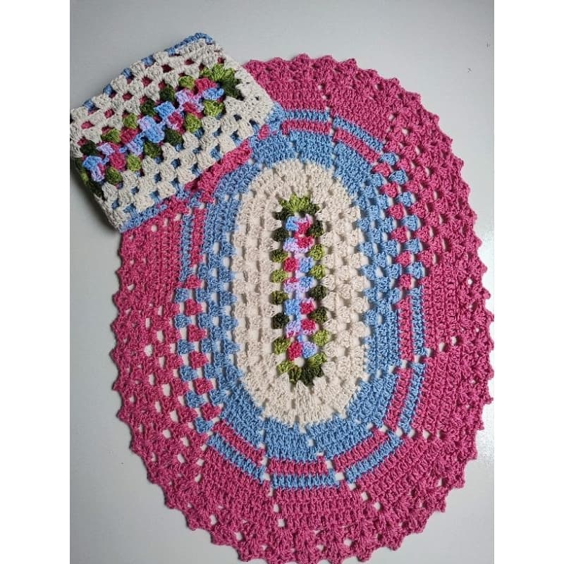 Par de Tapetes de Crochê Artesanal – Rosa e Azul | 66x47 cm
