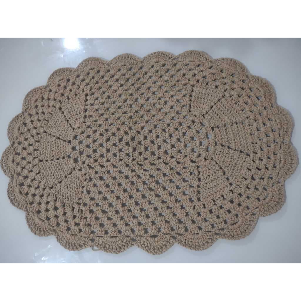 Tapete De Crochê Barbante Oval Bege 65x45cm Quarto e Porta