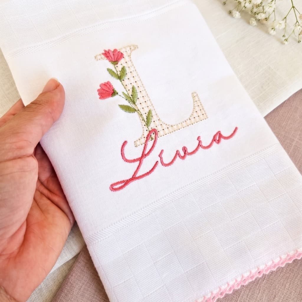 Fralda de pano para bebê personalizada -  Bordado Delicado - Qualidade premium