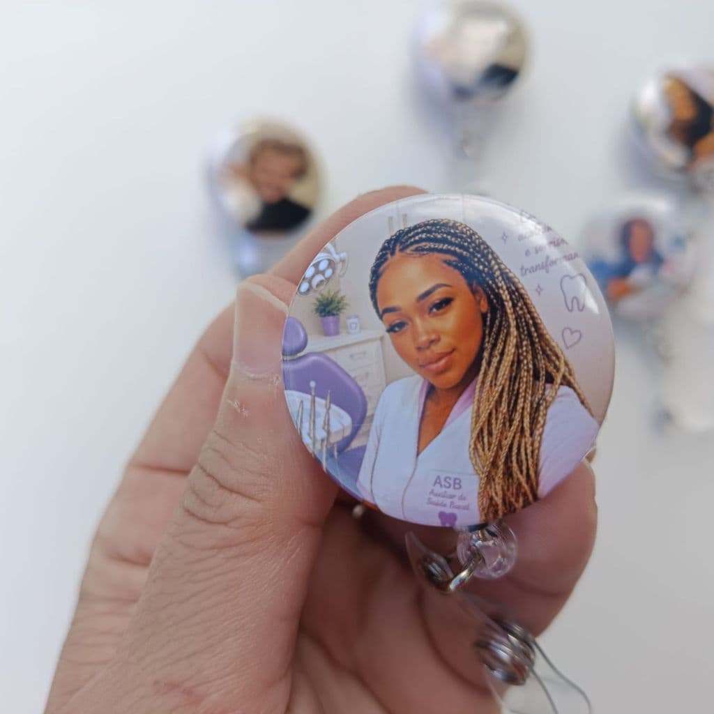 Porta Crachá Retrátil Roller Clip Personalizado com Sua Foto - Botton 3,5cm Premium Yoyo para Empresas l Eventos