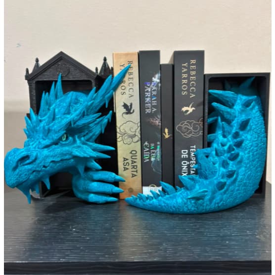 Aparador de Livros Dragão Azul – Inspiração Quarta Asa | Decoração Fantasia com Olhos Realistas BookNook