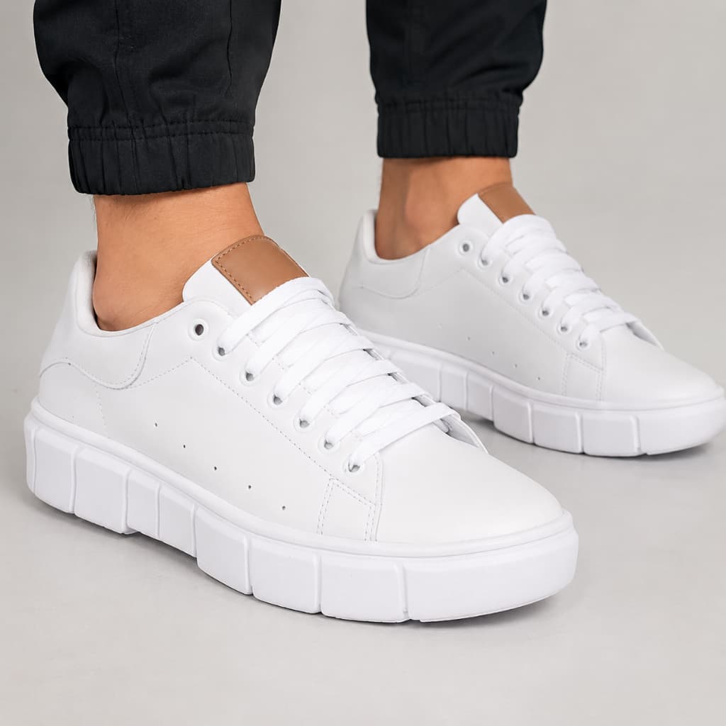 Tênis Casual Masculino Branco com Solado Tratorado – Confortável e Moderno