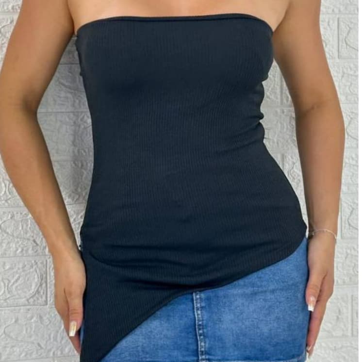 Blusa Tomara que Caia Assimétrica Canelada: O Ponto Alto da Moda Moderna Blogueira