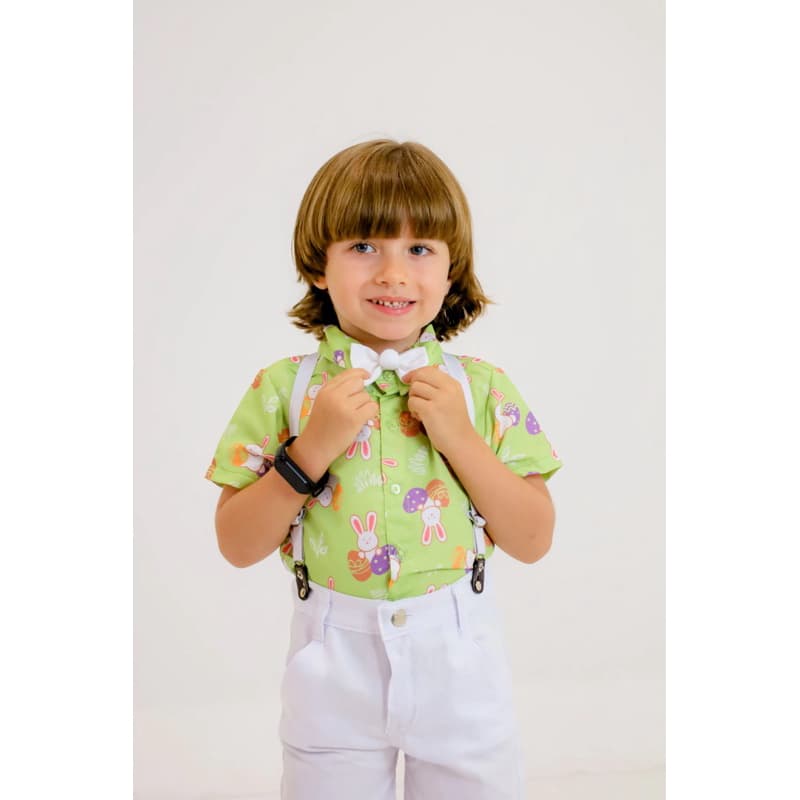 camisa blusa social Páscoa ver coelhinhos manga curta com laço na gola e botões transparente