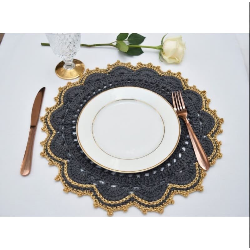 Jogo de Sousplat 6 lugares Crochê Verde com Dourado | Mesa Posta Elegante 40cm