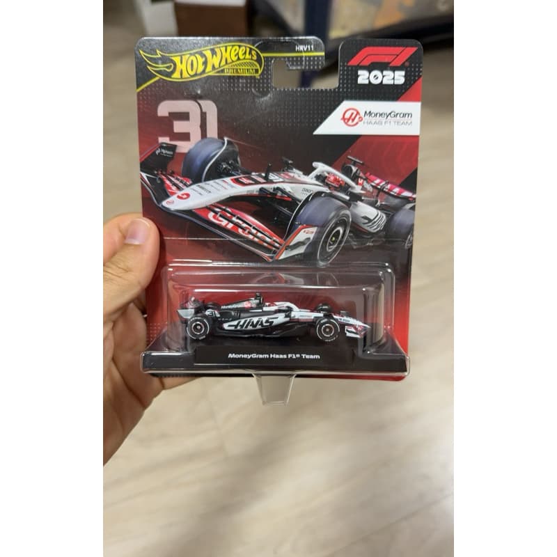 Hot Wheels Formula 1 Premium - MoneyGram Haas (#31).