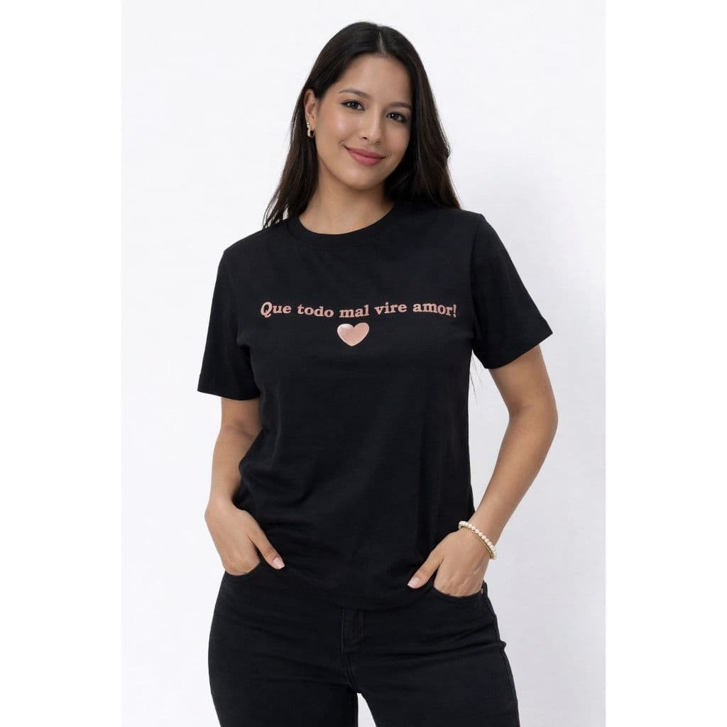Camiseta Feminina com Estampa Alto Relevo ''Que todo mal vire amor'' - Camiseta Preta  Basica - T-shirts Feminina