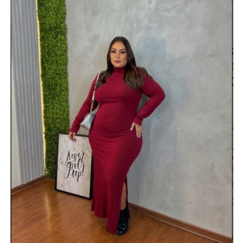 Vestido Longo com Fenda Lateral Manga Longa Gola Alta em Malha Canelada Envio rápido