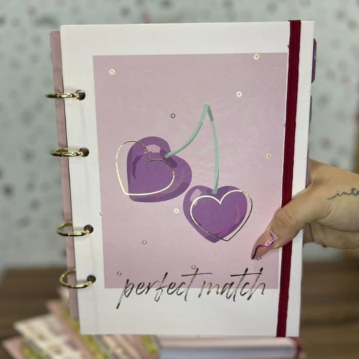 Caderno Argolado Colegial 6 Divisórias 160 Folhas 179mmx241mm Doce Romance Larissa Manoela Com Cheiro Animativa