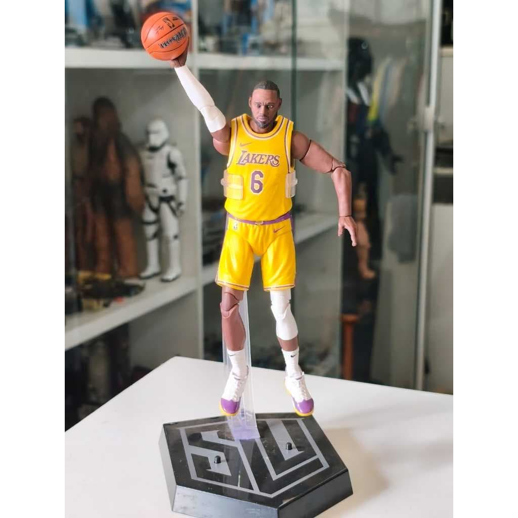 Boneco LeBron James NBA starting Lineup original