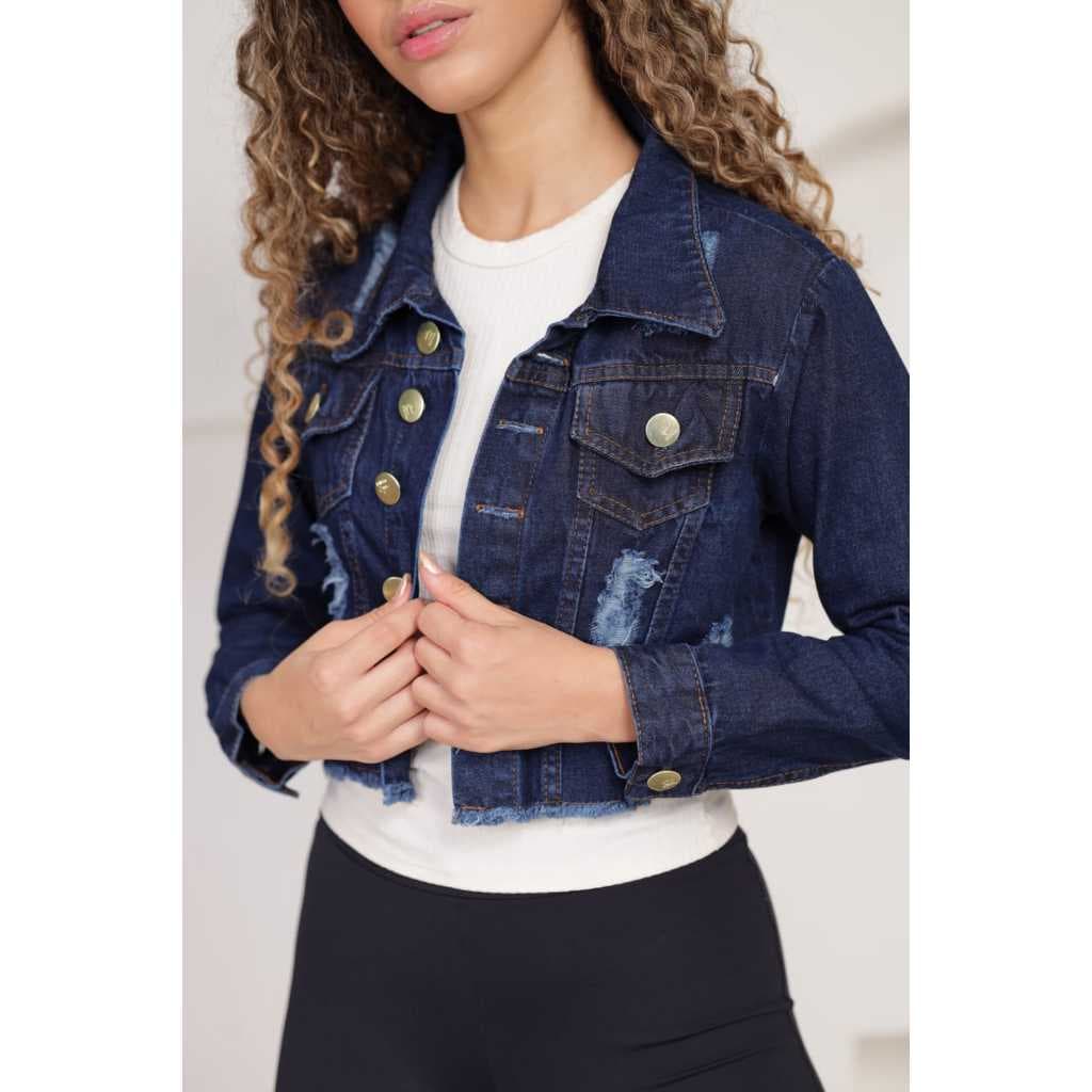 Jaqueta Cropped Feminina Lavagem Escura com Botões Dourados e Barra Desfiada – Elegância e Estilo Fashionista