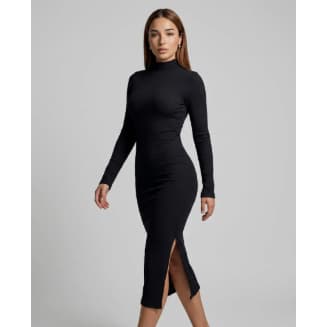 Vestido Canelado Manga Longa Gola Alta Fendas