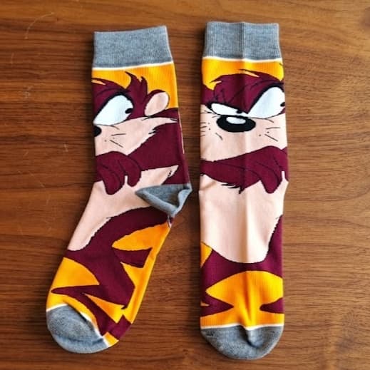 Meia Divertida Taz Mania Cano Alto – Conforto, Estilo e Personalidade - Meia Criativa, Meia Divertida, Meia Nostálgica