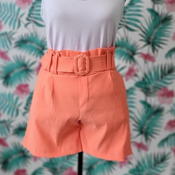 Roupa feminina/ short alfaiataria. SEMINOVOS