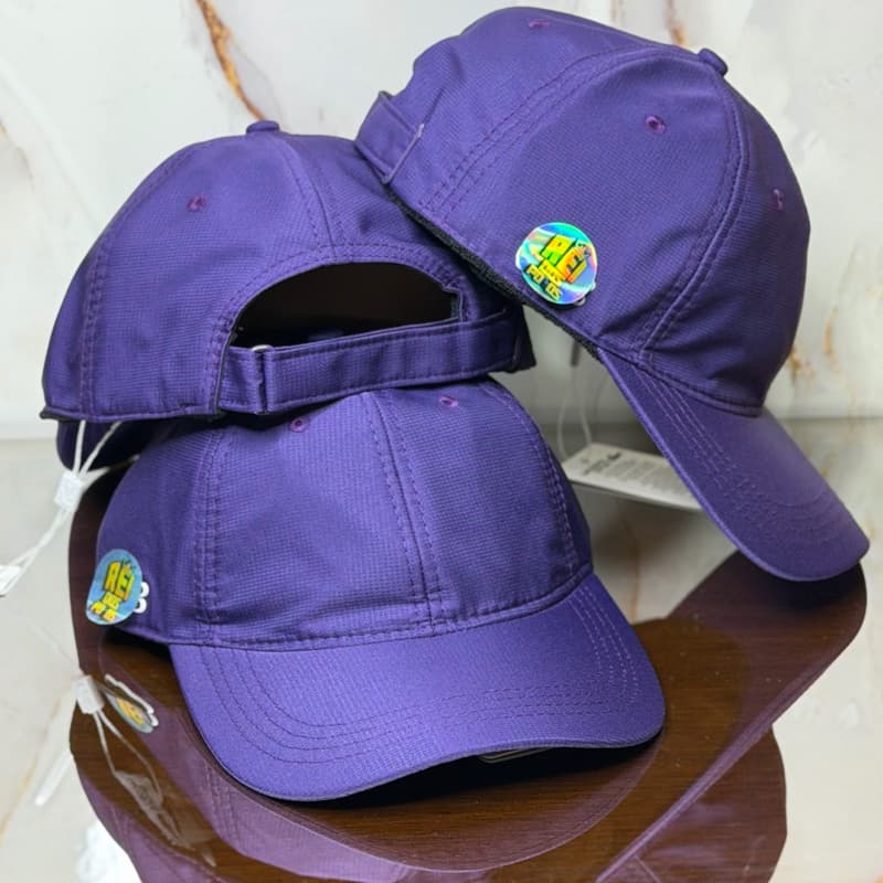 Boné Sport Modelo Raso Aba Curva Fecho em Velcro Ajustável