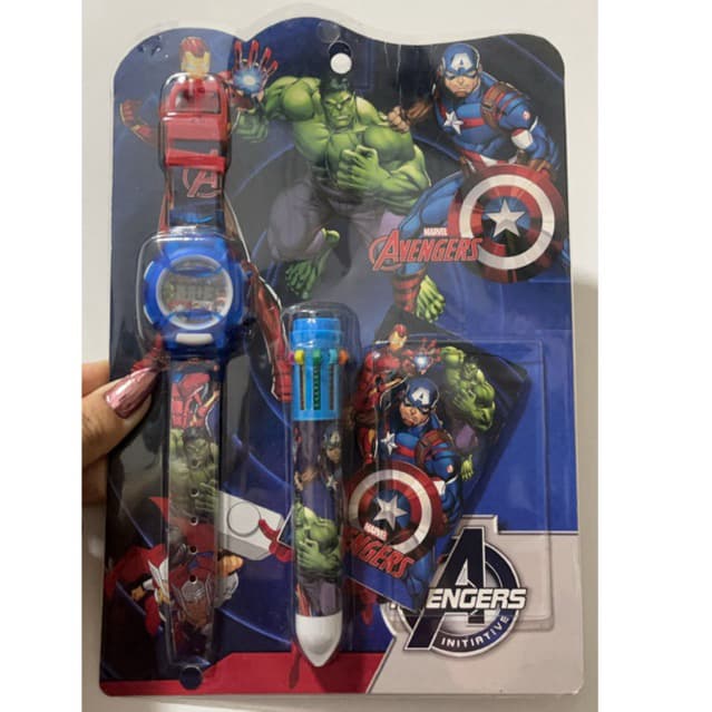 Kit Relógio Infantil Digital Marvel Avengers + Caneta + Bloco de Notas