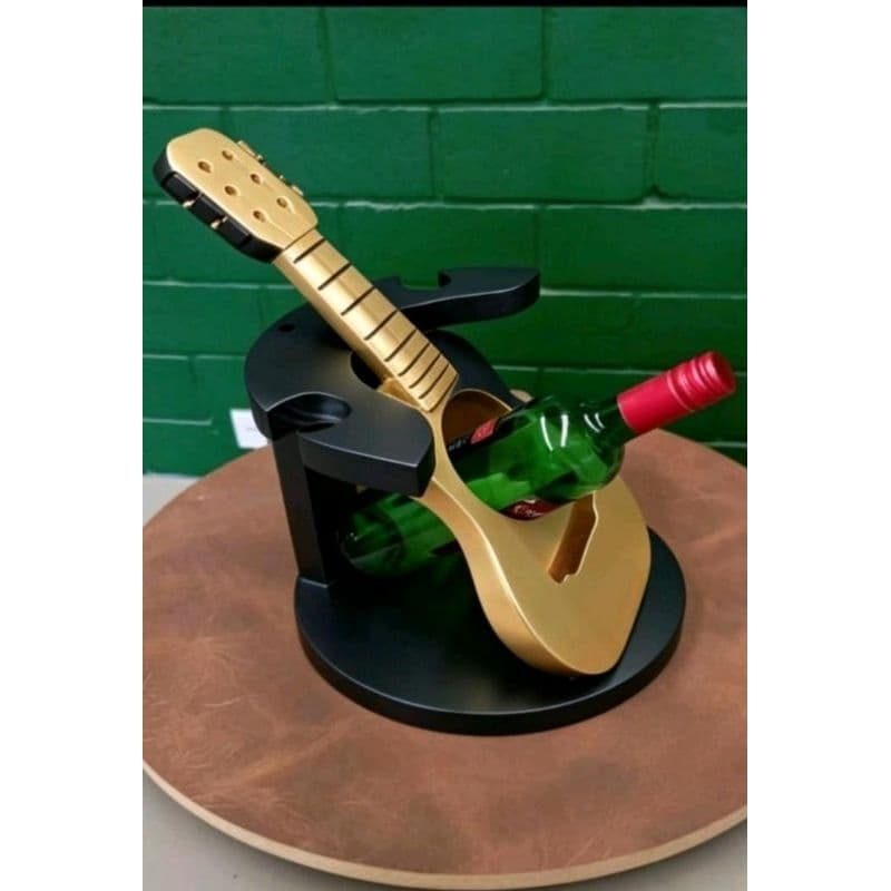 suporte para vinho e 2 taças/violão