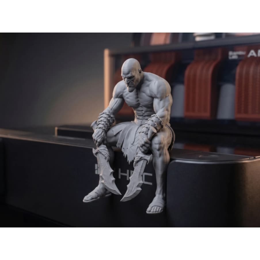 Estátua Decorativa Guerreiro Espartano Kratos – Miniatura Premium para Gamers e Colecionadores