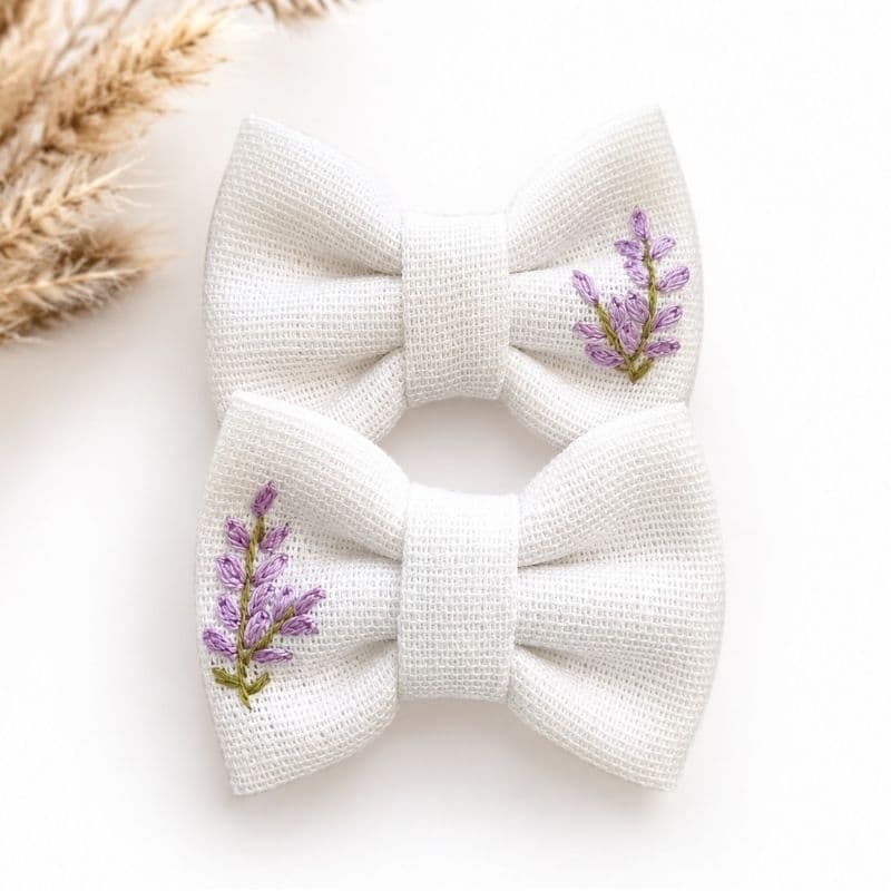 par de laço para bebê com bordado de lavanda
