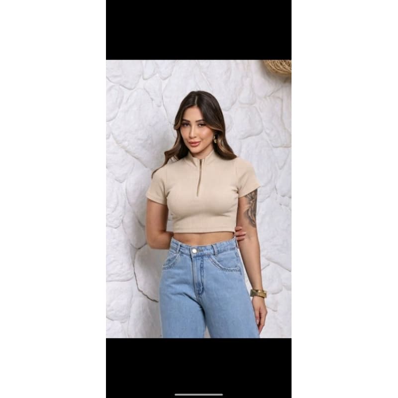 Camiseta Cropped  com Zíper Frontal para Mulheres Estilo Moderno e Confortável